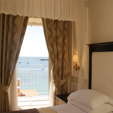 호텔 Miramare & 4*