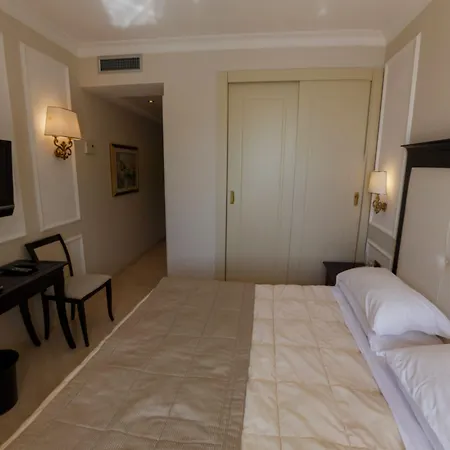 호텔 Miramare & 4*